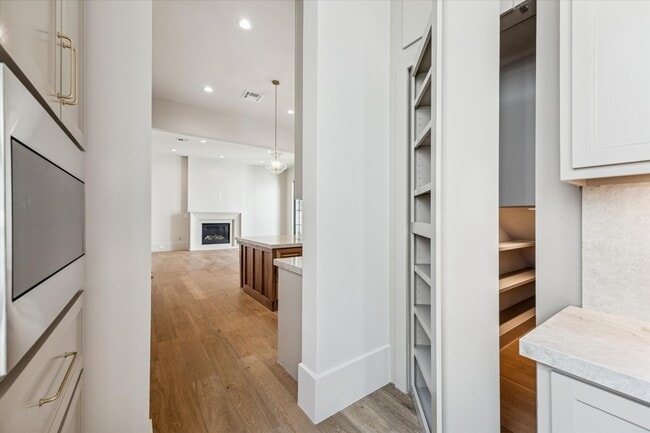 Building Photo - 7203 Tickner St