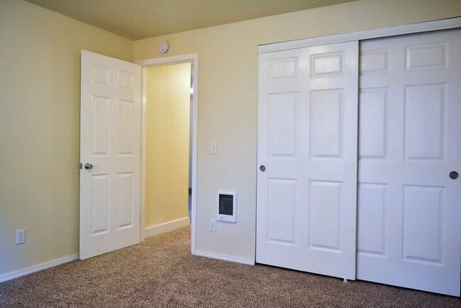 Building Photo - 20125 SW Tualatin Valley Hwy