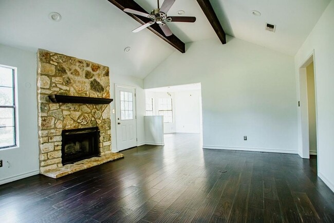 Building Photo - 204 E Lakeshore Dr