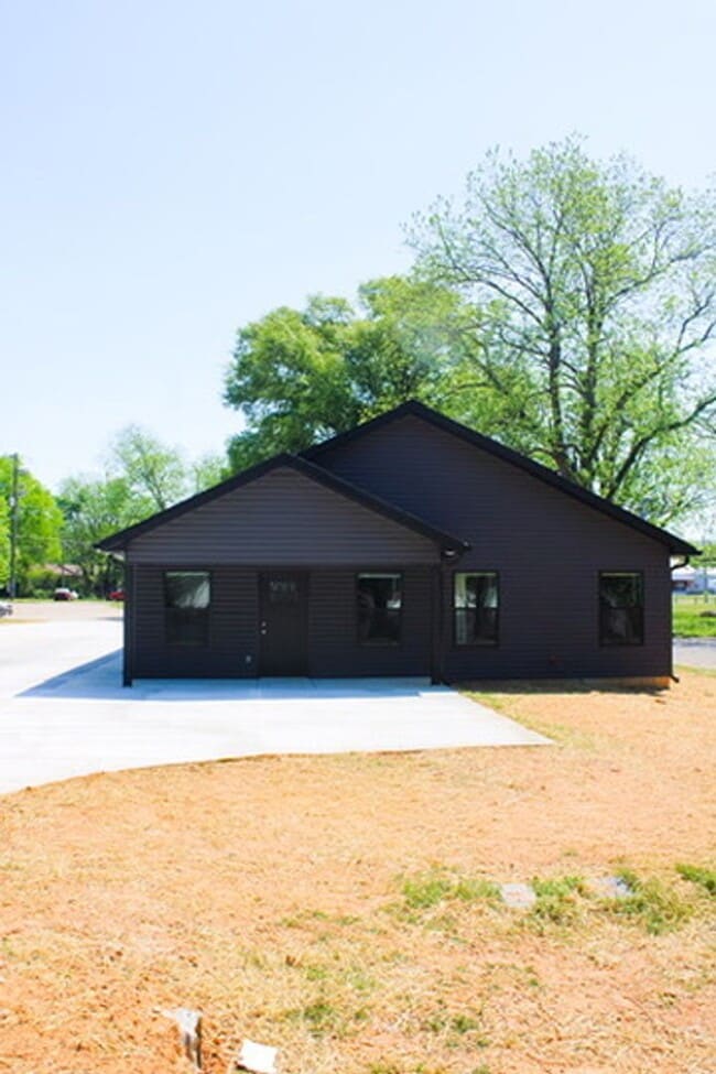 Building Photo - 211 Bundrum Dr NW