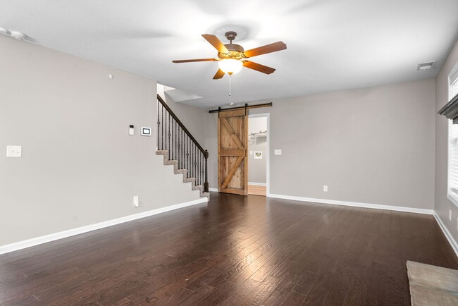 Building Photo - Pet Friendly Three Bedroom!