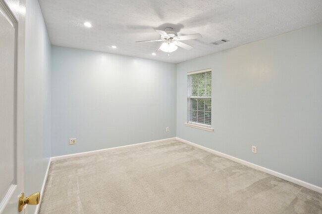 Building Photo - 2643 Whispering Pines Dr SW