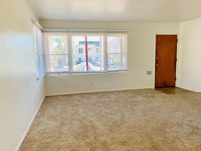 Building Photo - 2BD/1BA PACIFIC BEACH HOUSE LESS THAN 5 BL...