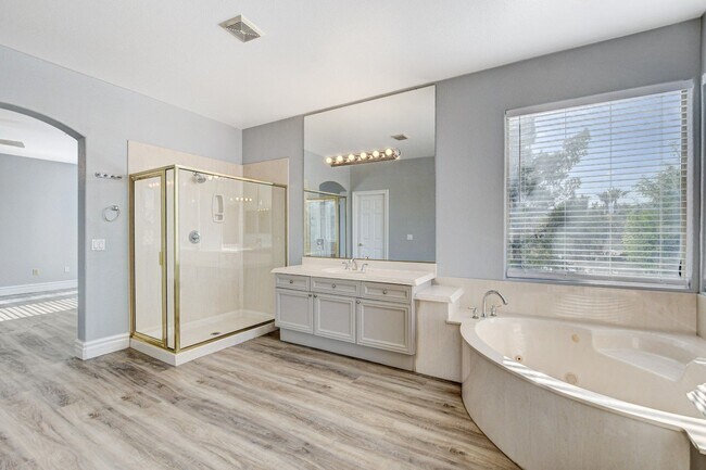 Building Photo - MASSIVE 5 BEDROOM, 2 STORY HOME IN DESIRABLE RHODES RANCH GOLF COURSE COMMUNITY!