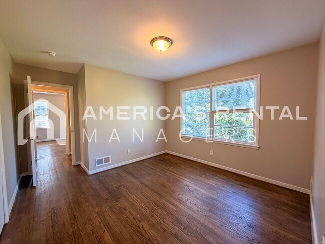 Building Photo - Half-Month Off Move-in Special! Cozy & Convenient 3-Bedroom Home for Rent! SECTION 8 FREINDLY!