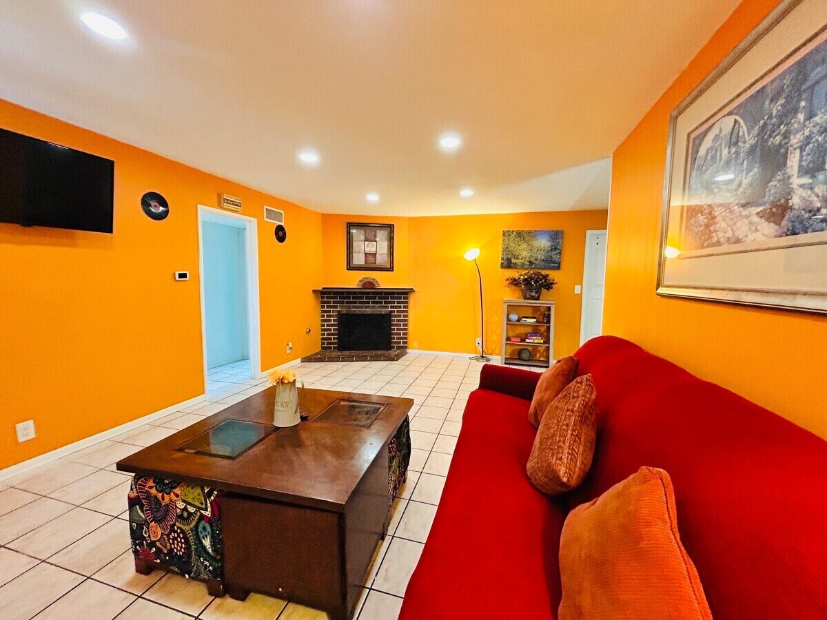 Building Photo - 8871 Belmont St