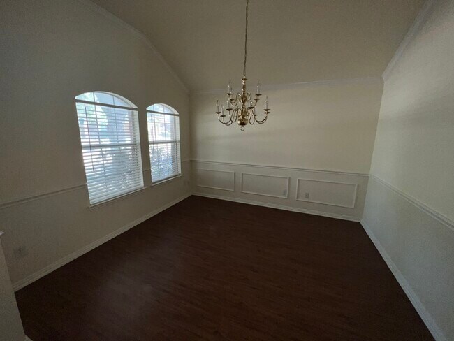 Building Photo - 6109 Apache Dr