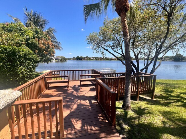 Building Photo - 1728 Shoreside Cir