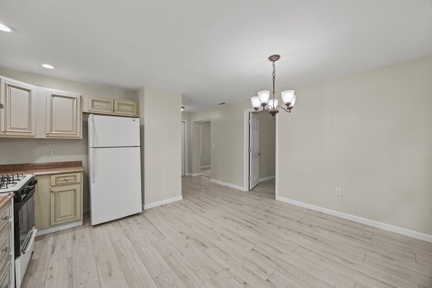 Building Photo - 20 School St