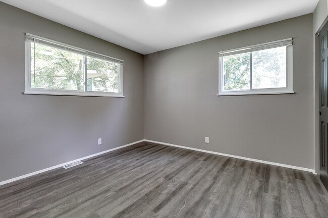 Building Photo - "Charming 4-Bed, 2-Bath Florissant Home wi...