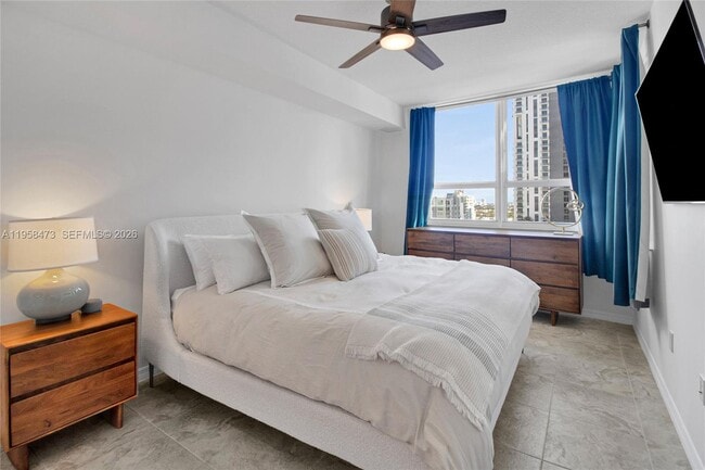 Building Photo - 350 SE 2nd St