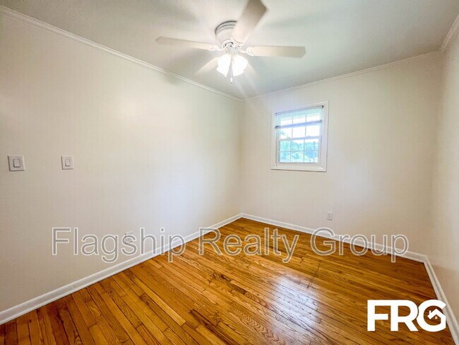 Building Photo - 466 Circle Dr
