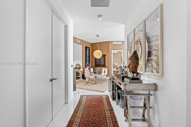 Building Photo - 15811 Collins Ave