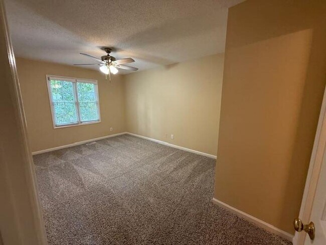 Building Photo - 211 Swansboro Dr