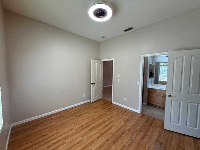 Building Photo - 4-bedroom single story in Sylvan School District!