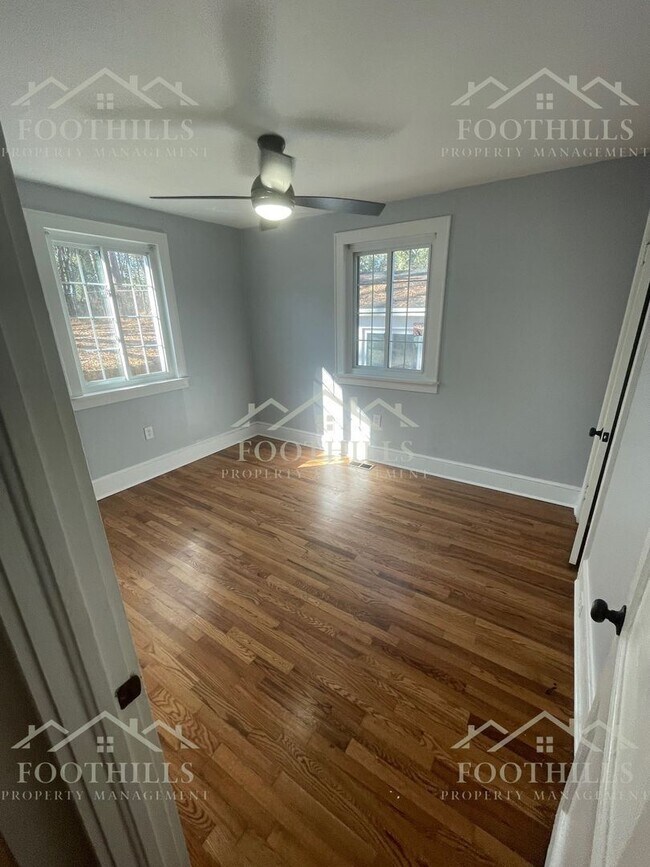 Building Photo - 301 Eskew Cir