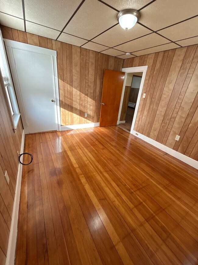 Building Photo - 72-74 Maple St