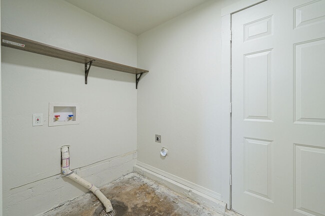 Building Photo - 1349 Kinkaid Dr