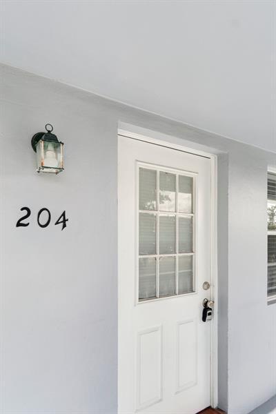 Building Photo - 751 Pine Dr