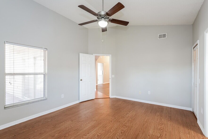 Building Photo - 28454 Meadowrush Way