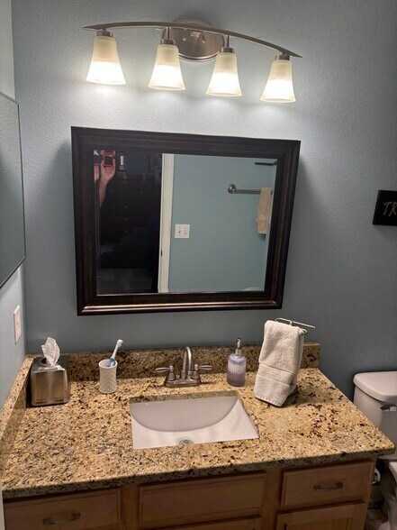 Building Photo - 454 Scrub Jay Dr