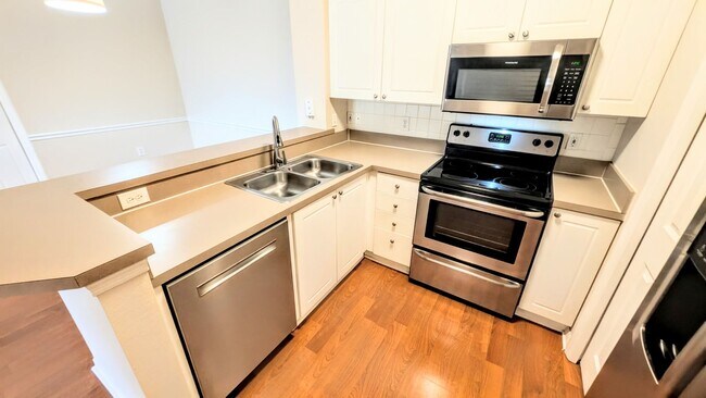 Building Photo - ANNUAL UNFURNISHED 2/1 Condo in Serenade on Palmer Ranch