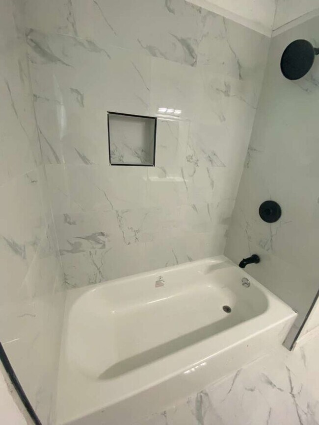 Building Photo - BEAUTIFUL HOME IN HOUSTON. MOVE IN READY!.