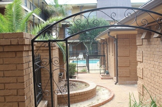 Building Photo - Diamond Hill at Westheimer