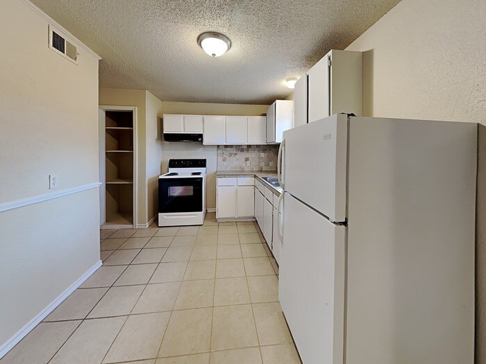 Building Photo - 11211 Ulloa Ln