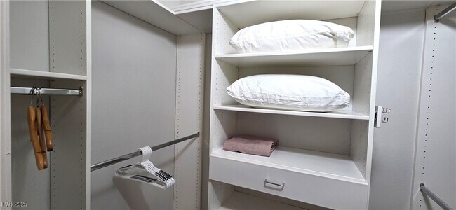 Building Photo - 7255 W Sunset Rd