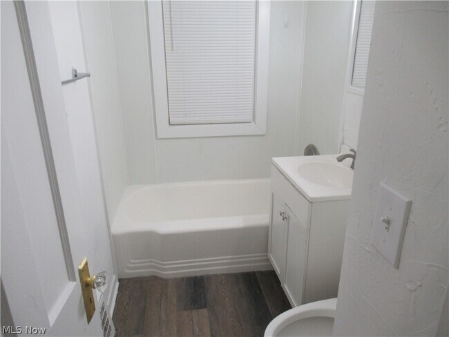 Building Photo - 1616 Douglas Rd