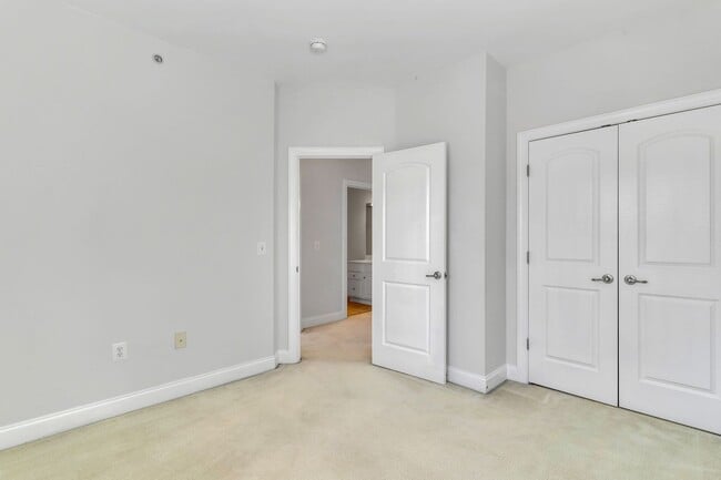 Building Photo - Spacious End Unit with Garage in Gated Com...