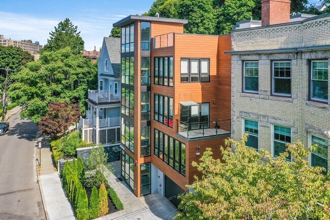 Building Photo - 287 Tappan St