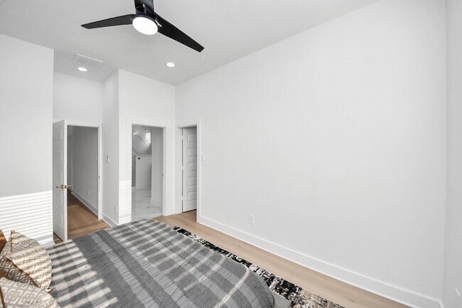 Building Photo - 8601 Amadwe St