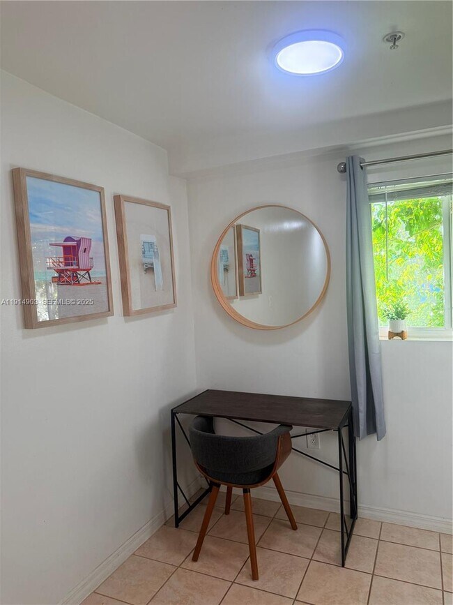 Building Photo - 821 SW 2nd St