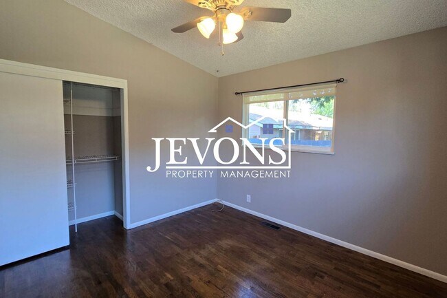 Building Photo - Energy-Efficient 3BR/2BA in Yakima w/ EV Charger & Private Backyard Porch