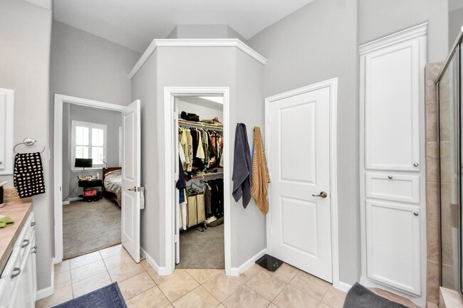 Building Photo - 584 Bomar St