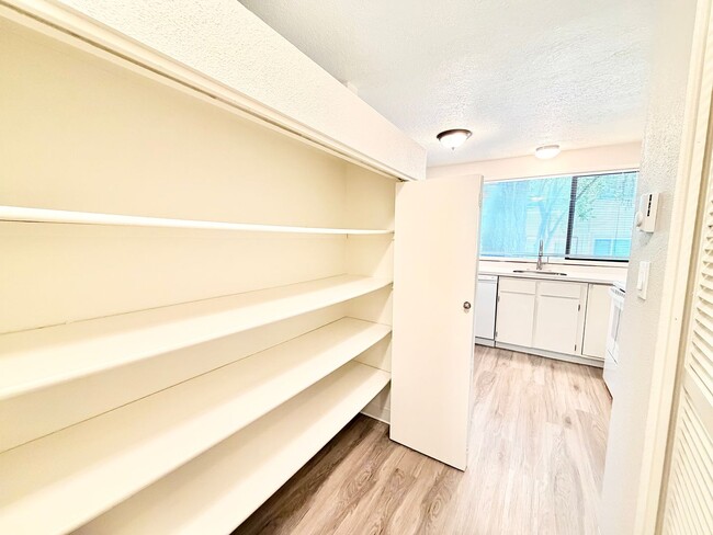 Building Photo - 6951-6957 Montauk Circle