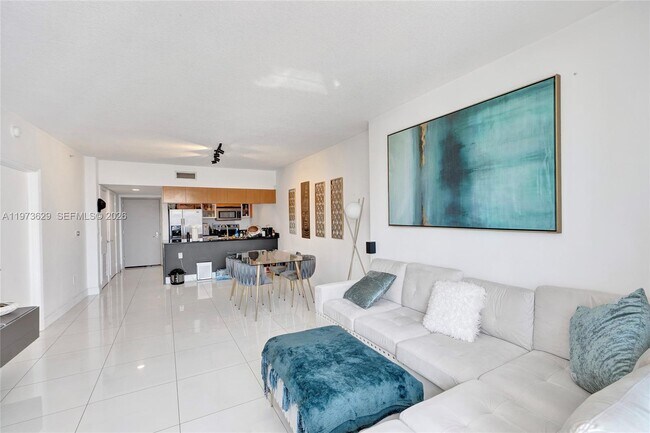 Building Photo - 1750 N Bayshore Dr