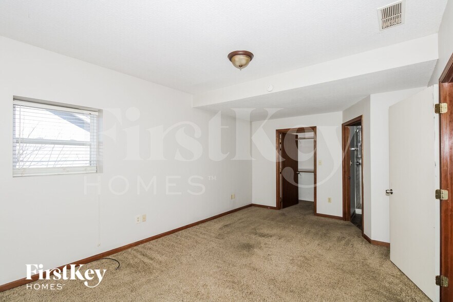 Building Photo - 410 N Titus Ave