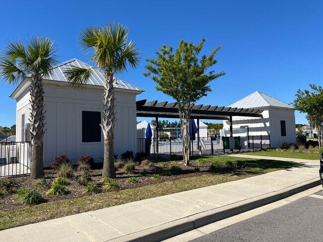 Building Photo - Four-Bedroom, Three-Bath, Unfurnished Hous...