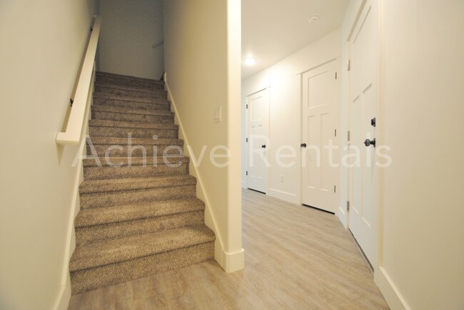Building Photo - Mountain-View Townhome | 30 Minutes to Ogden & Close to Snowbasin