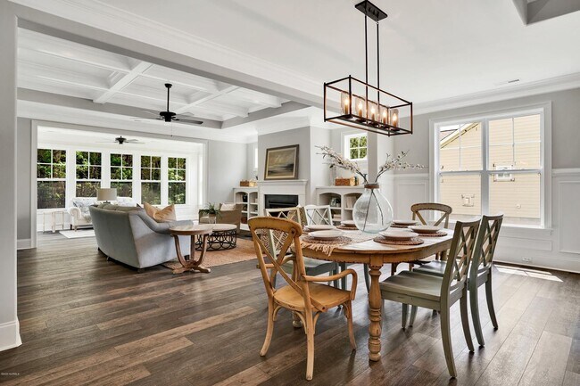 Building Photo - Summerhouse on Everett Bay Home Available!