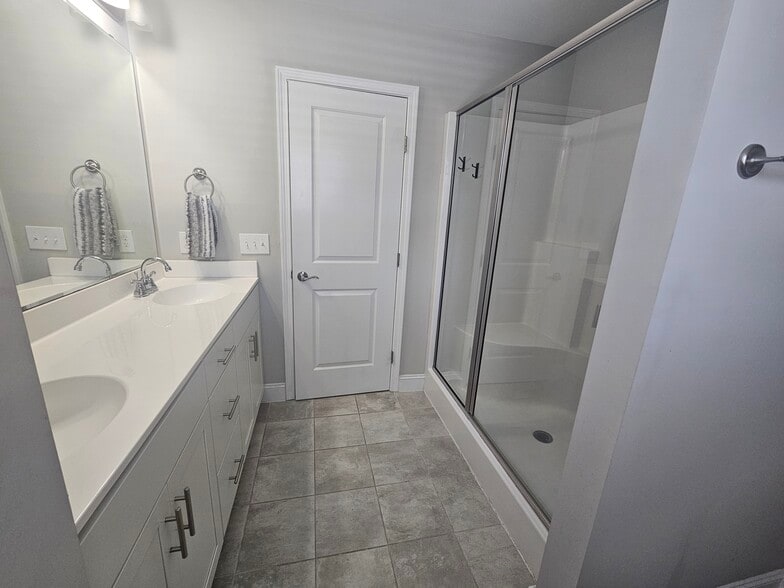 Building Photo - 2123 Blue Bonnet Cir