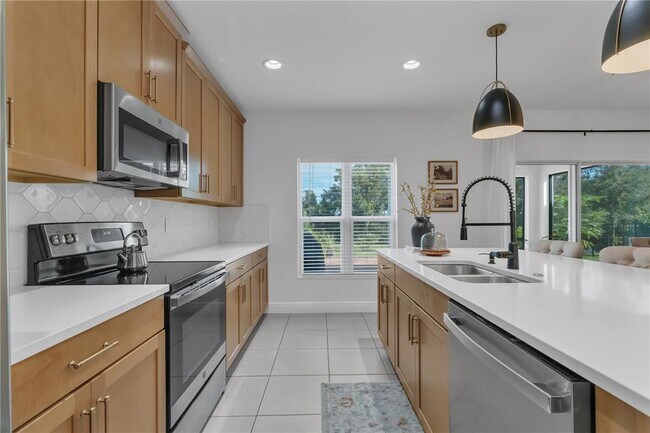 Building Photo - 171 Maravilla Way