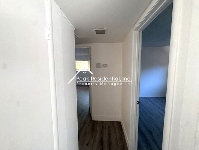 Building Photo - 2bd/2ba Rancho Cordova Updated Duplex With 1 Car Garage!