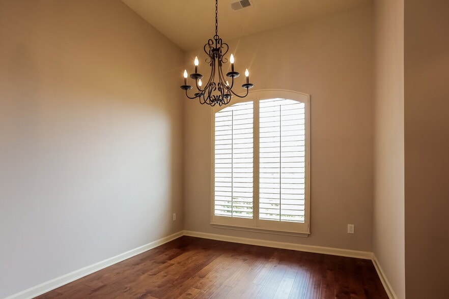 Building Photo - 2665 Cherry Tree Dr