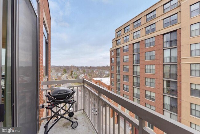 Building Photo - 1200 N Hartford St
