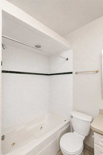 Building Photo - 3240 N Racine Ave