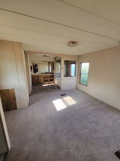 Building Photo - 27 Babur St